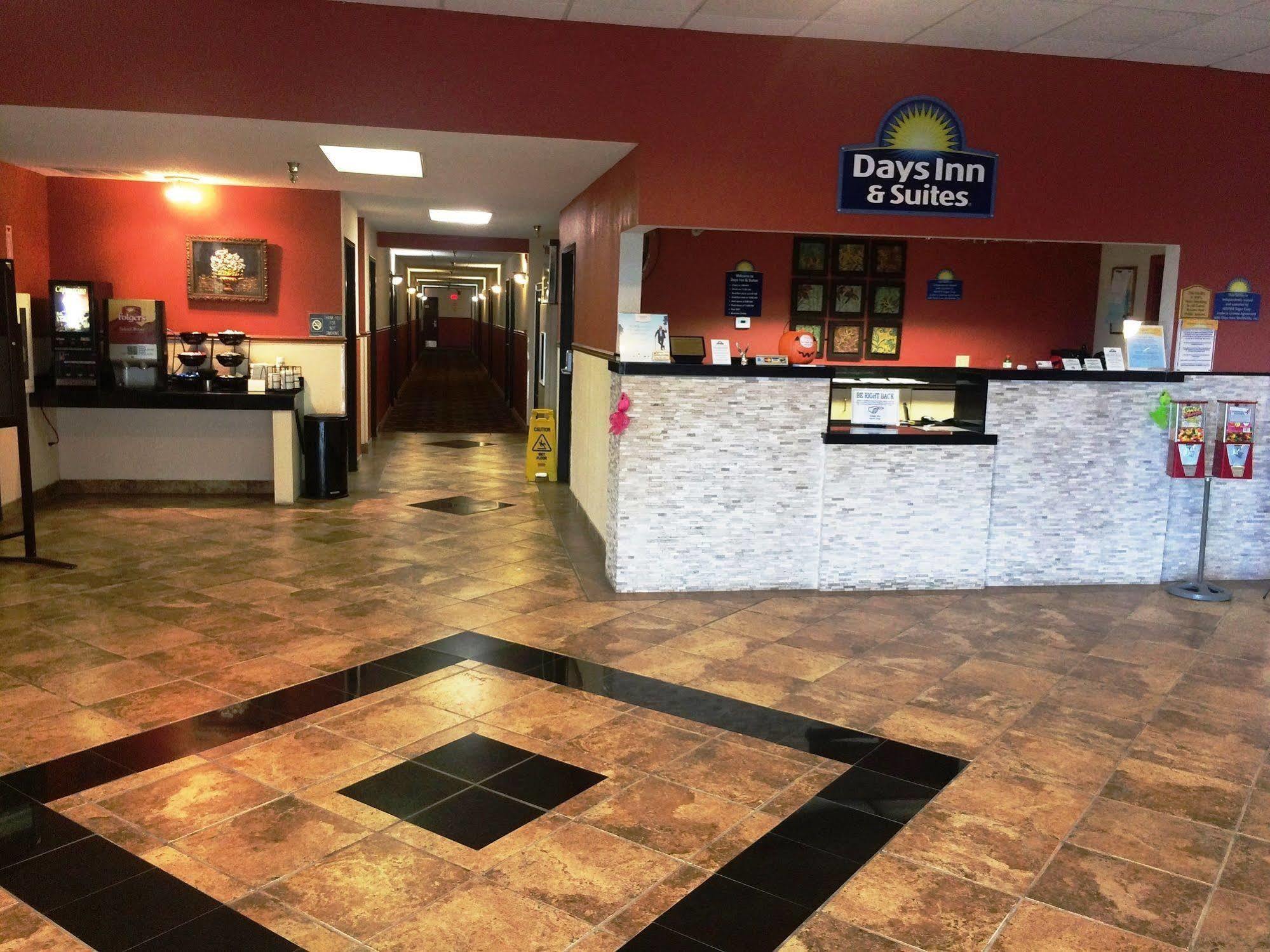 Days Inn & Suites By Wyndham Mt Pleasant Mount Pleasant Exteriér fotografie